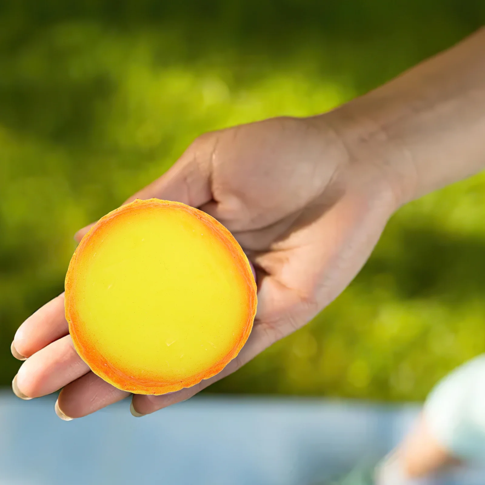 2 Stück Eierkuchen-förmiger Stressball, leuchtend farbig, sensorisches Zappeln zur Angstlinderung, Handquetschen, lustiges Party-Geschenk