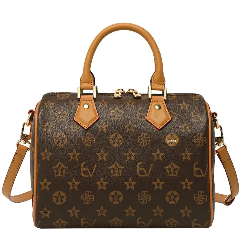 حقيبة نسائية من الجلد الناعم بكتف مزدوج جديد 2025 حقيبة يد على شكل وسادة عتيقة بحزام واحد حقيبة كروس بوسطن