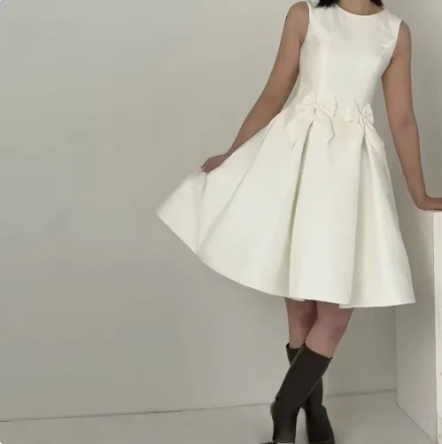 فساتين زفاف Sondr 2025 من الساتان برقبة دائرية بدون أكمام كورية صغيرة مع فيونكة مخصصة لحفلات الزفاف ذاتية التقاط الصور