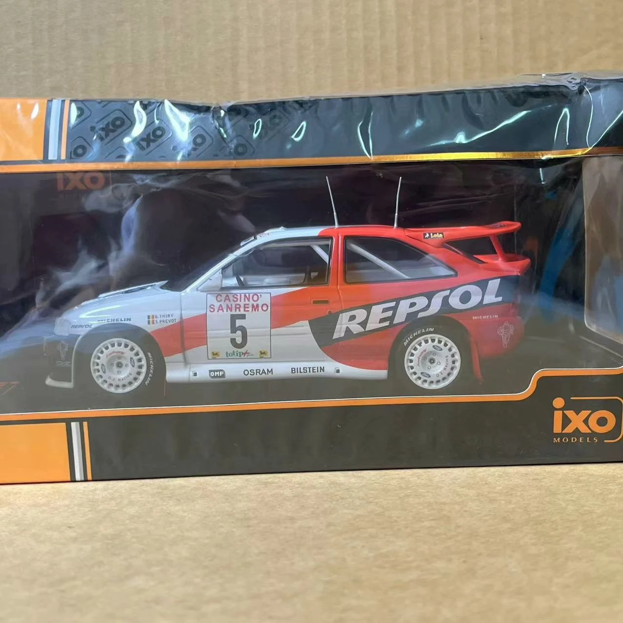 

Diecast IXO 1/24 Scale FORD ESCORT RS COSWORTH # 5 1996 Racing Alloy Car Model