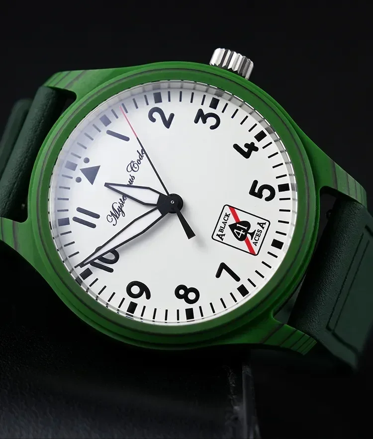 Часы наручные из углеродного волокна с сапфировым стеклом, 50 м