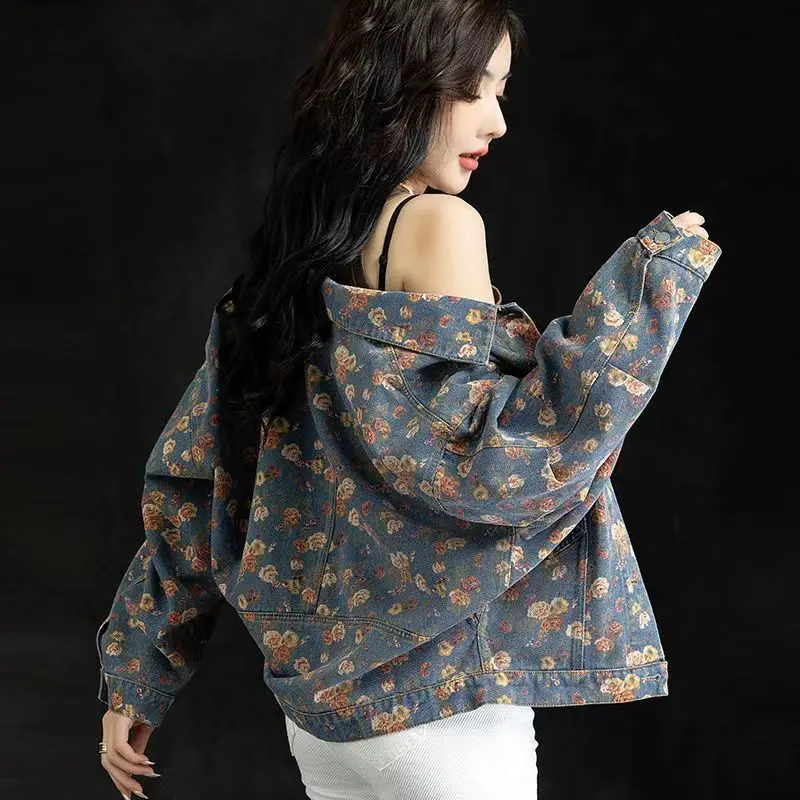 

Новинка 2023 года, женская джинсовая куртка с принтом, короткая весенне-осенняя индивидуальная уличная стильная миниатюрная стильная универсальная верхняя одежда, шикарная