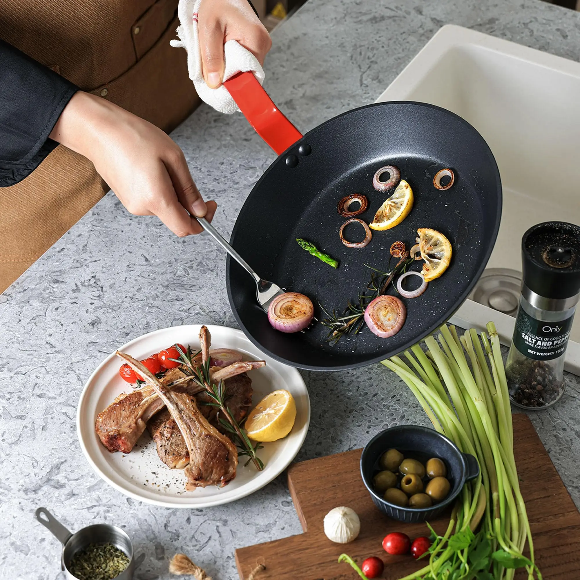 Afbeelding 4: Voorgekruide Koolstofstalen Koekenpan 9 & 10 inch Koekenpan Geen Coating Chef Pan Inductie & Oven Veilig Snelle Verwarming Natuurlijk Anti-aanbak