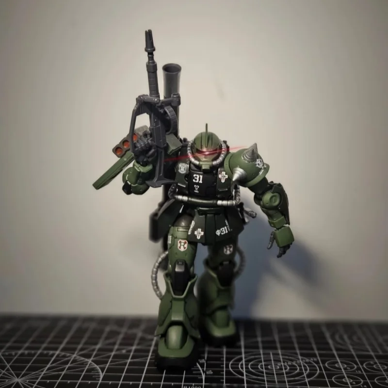 Bandai en Stock figura de Anime Hg 1/144 Zaku Ii tipo C-6/R6 modelo de montaje juguetes de acción coleccionar regalo para niños juguete decorativo