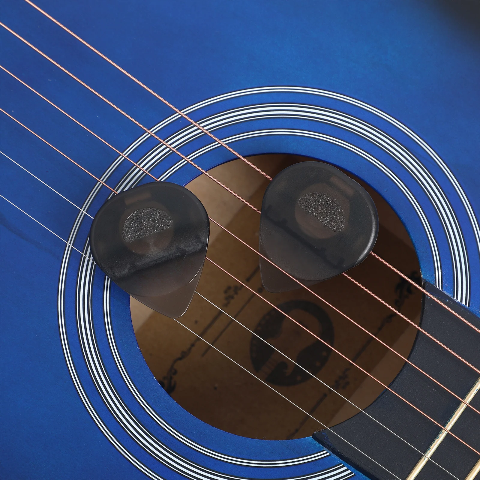 

2Pcs Lighted Guitar Picks LED Guitar Accessories for Stages Parties Visibility in Low Light Conditions Fun and Practical