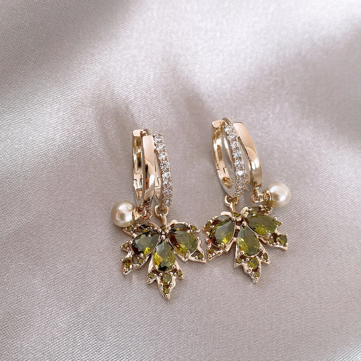 Olive Green Cubic Zirconia Maple Leaf Pearl Huggie Earrings, Vintage Luxury Unique, Niche Elegant High Grade Jewelry for Women