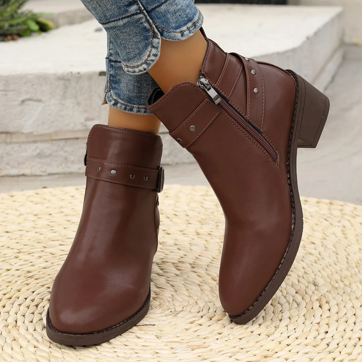 2024 Women's snow boots New short boots women's winter extra size thick soled women's warm shoes