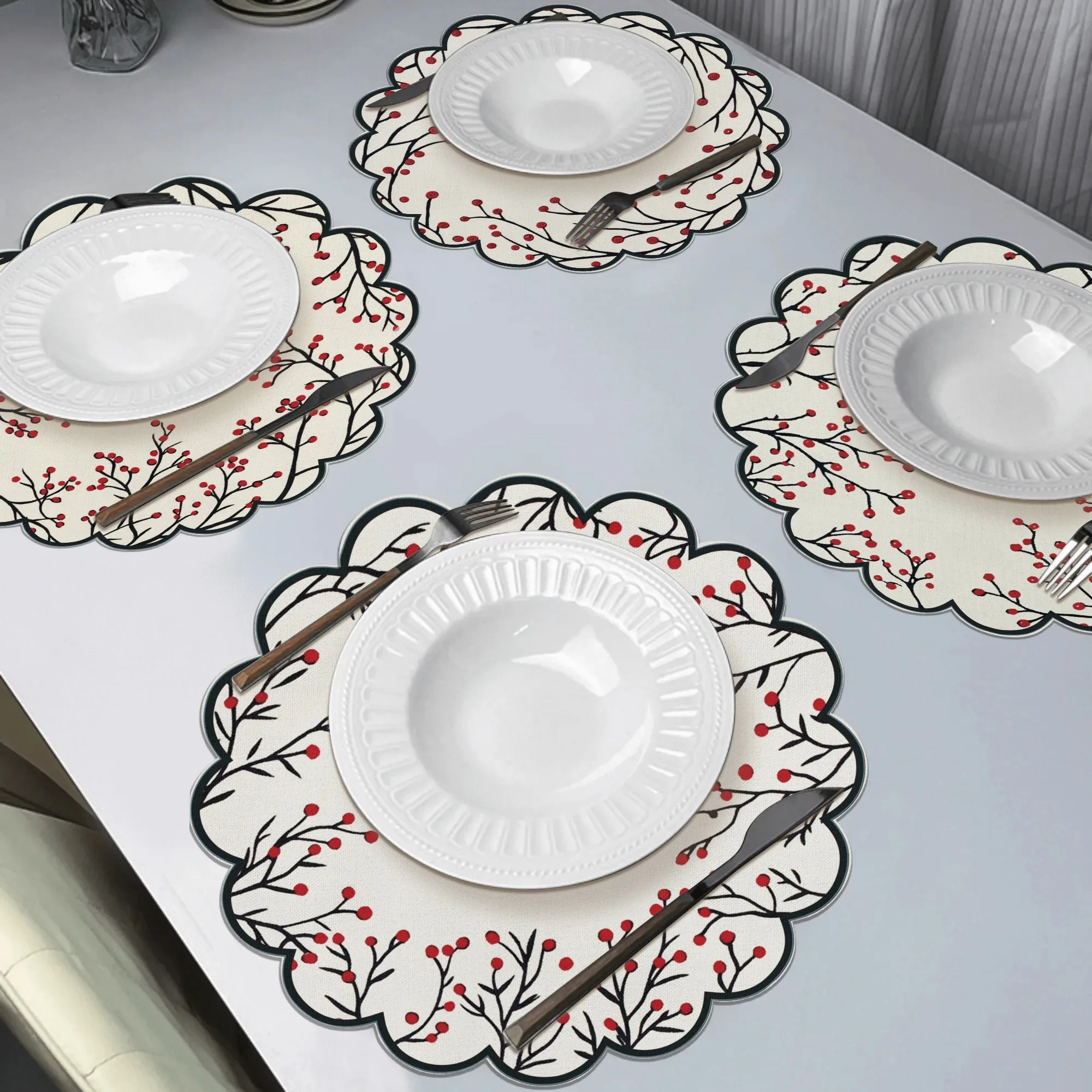 VIKAMA 4PC 天然枝の赤い果実のプレースマット 波状のエッジ付き - ミニマリストスタイルのホームテーブルデコレーションとアクセサリー