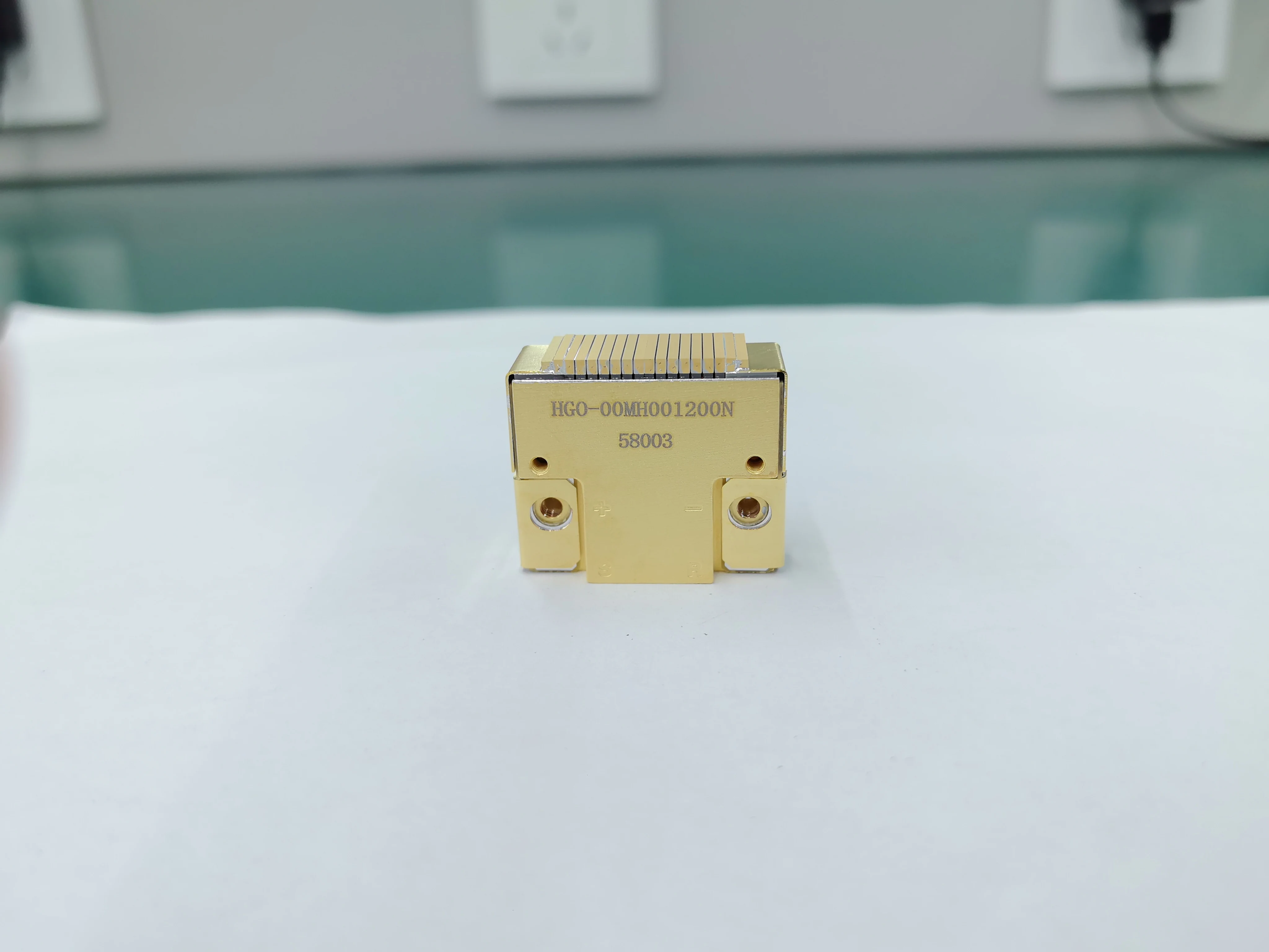HGO Macro Channel Laser Stack Custom 755nm 808nm 1064nm 1200W 12bars High-Accuracy New Hand Piece