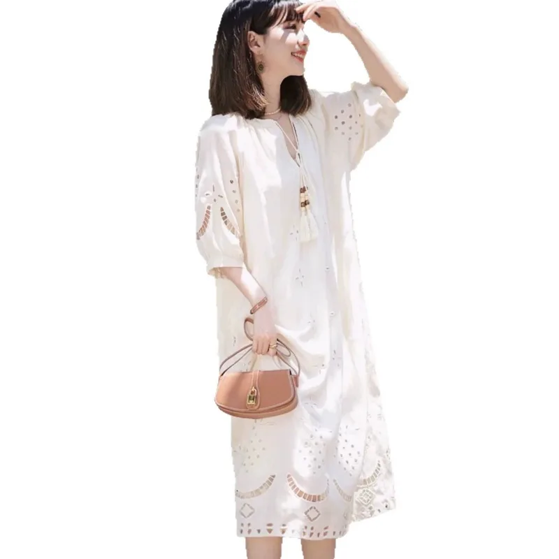 Summer New French V-neck White Dress with Slimming Temperament and Exquisite Bohemian Maxi Dress for Seaside Simple Vacation