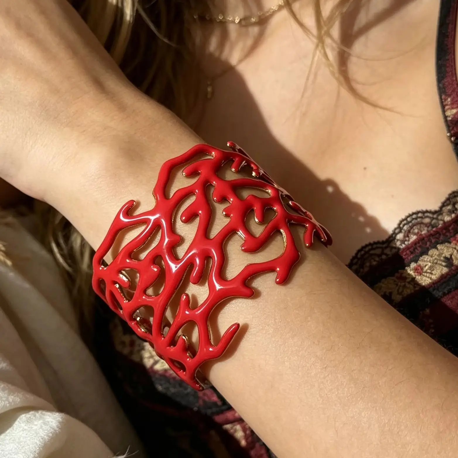 

Summer Vacation Style Oversized Personality Diamond Embedded Star Coral Bracelet Women's Fashion Red Ocean Bracelet jewelry