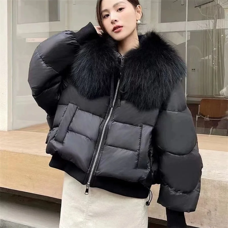 جديد سترة الفراء الحقيقي معطف فرو الراكون الطبيعي الإناث سترة سميكة فضفاضة قصيرة الأبيض بطة أسفل معطف 2025 الشتاء سترة منفوخة النساء