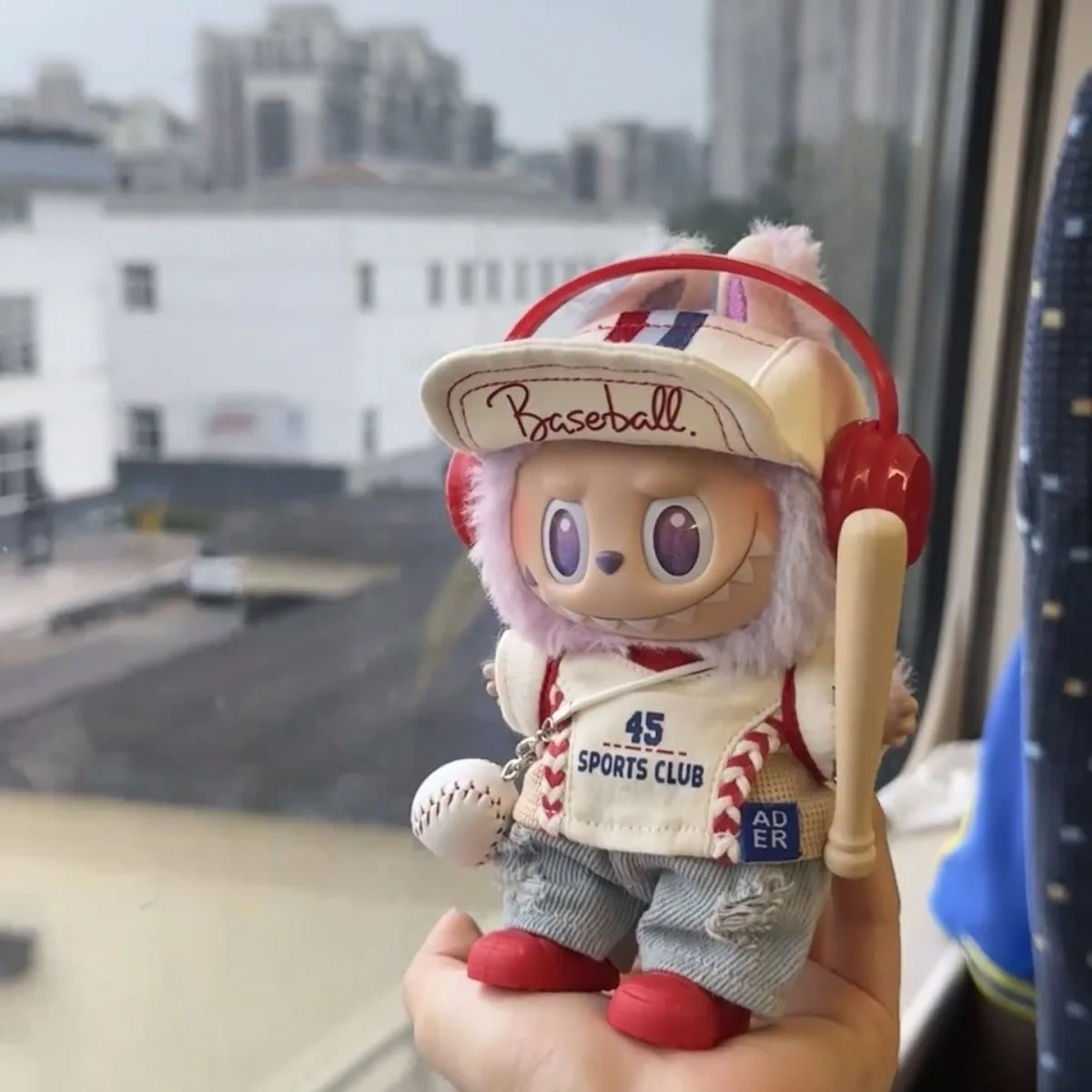 17cm labubu boneca topo + chapéu + sapatos + calças + fone de ouvido uniforme de beisebol conjunto roupas mini boneca de pelúcia acessórios