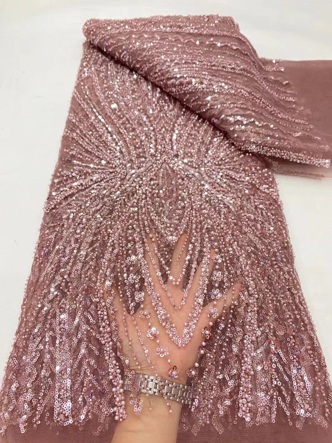 

Luxury African Sequins Lace Fabric High Quality Heavy Beads Embroidery French Tulle Lace for Nigerian Wedding Dress HD5922