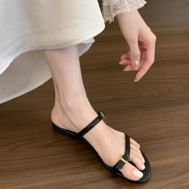 

Новинка: Женские корейские минималистичные шлепанцы с тонкими ремешками, плоской подошвой, для лета, пляжа и отдыха на природе ​