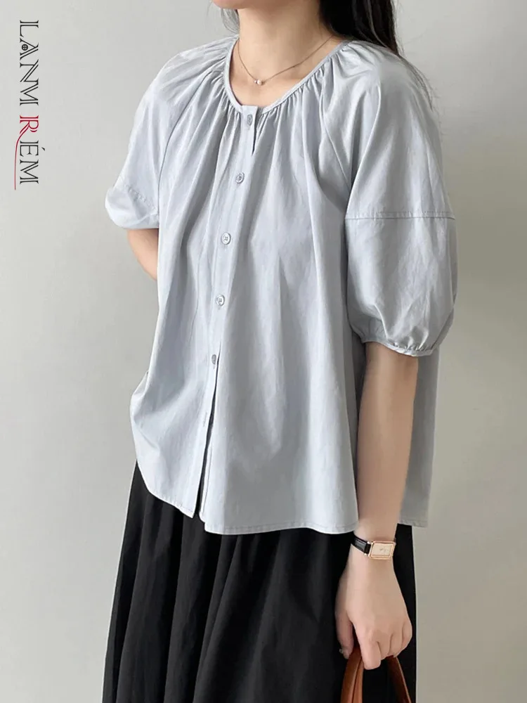 

Женская рубашка с пышными рукавами [LANMREM], белая однобортная офисная модная блузка с круглым вырезом, 26D9623, лето 2024