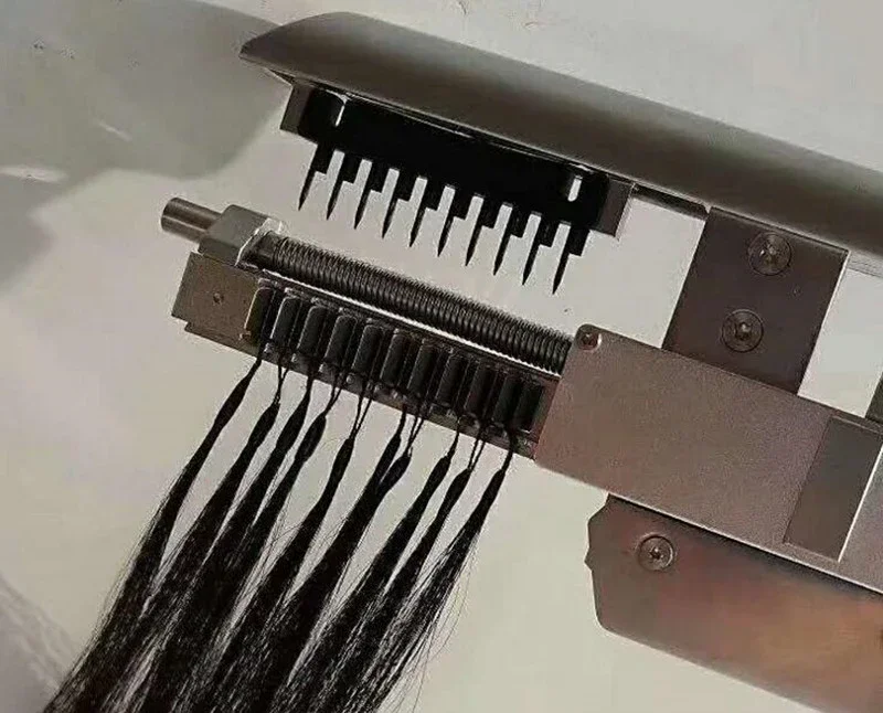 New high-end professional hair extension tool. Extend the workpiece