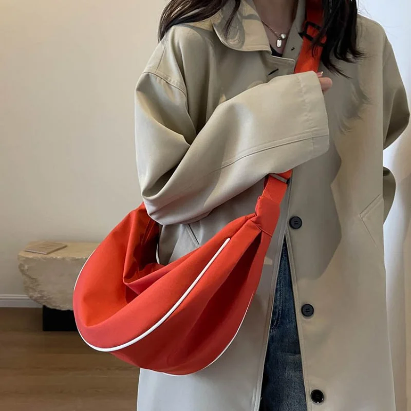 

Chic Saddle Bag For Women In Curved Leather Design With Adjustable Strap For Trendy And Modern Appearance And Style