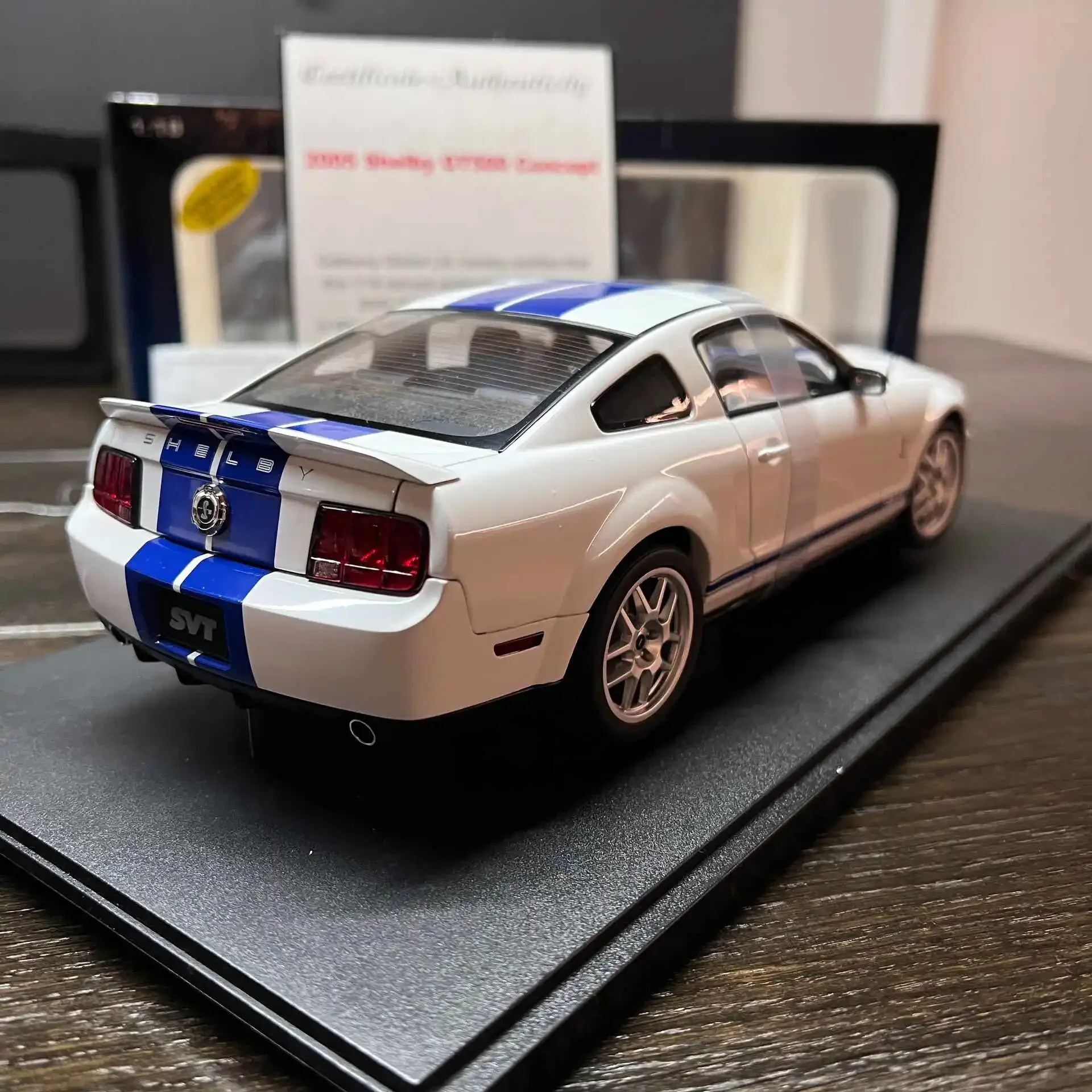 Autoart 1:18 Shelby GT500 2005 Simulatie Limited Edition Volledig Open Alloy Metalen Statisch Automodel Speelgoed Cadeau