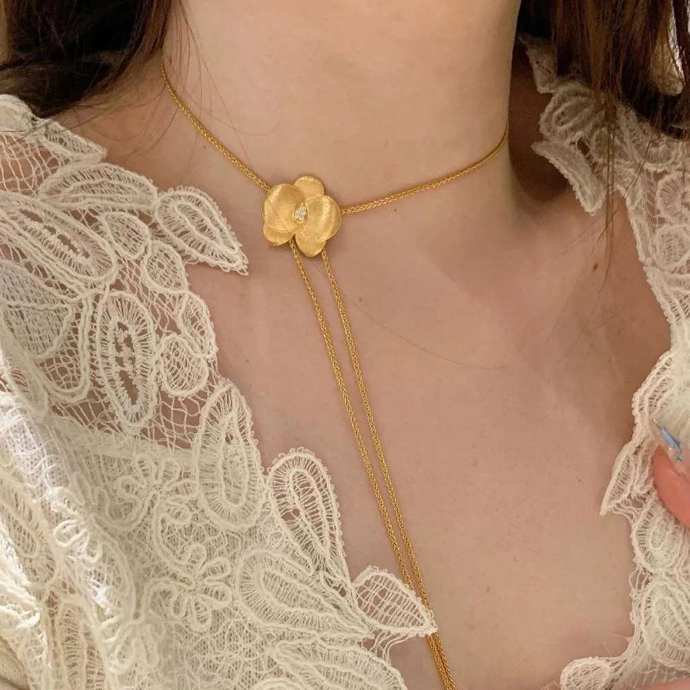 Luxury Butterfly Orchid Necklace High-end Brushed Metal Flower Golden Collarbone Chain Star Moth Orchid Exquisite Neck Pendant