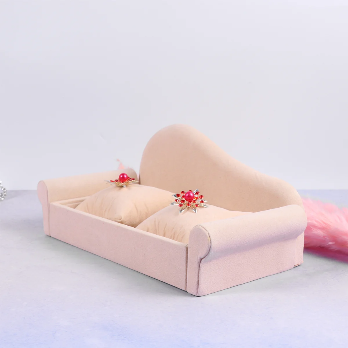 1Pcs Sofa Shaped Jewelry Box Beige Creative Flannelette Display Holder Elegant Watch Bracelet Organizer Gift Decoration