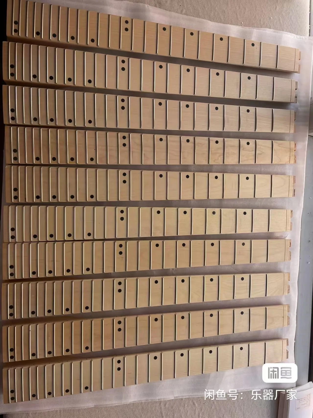 

1 pcs 24 fret headless neck, tail interface width 5.7cm