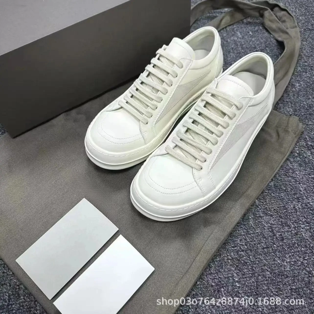 

2026 New Men Shoes Low Top Women Casual Lace Up Suede Leather Luxury Trainers Vintage Trendy Designer High Quality Sneakers