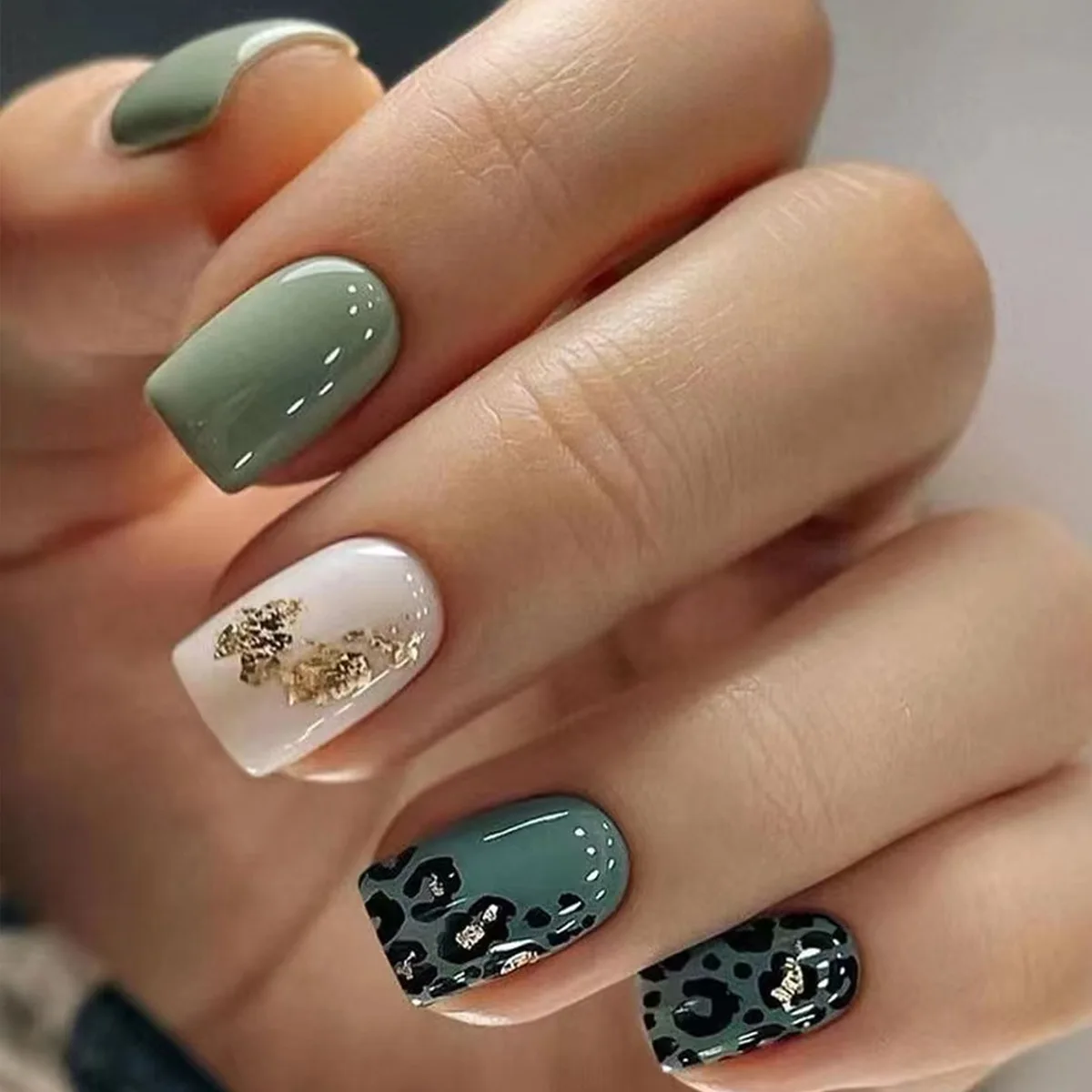 Korte Franse minimalistische pers op nagels Luipaardprint Kunstnagels Groene luipaardprint Ontwerp Kunstmatige volledige dekking nageltips