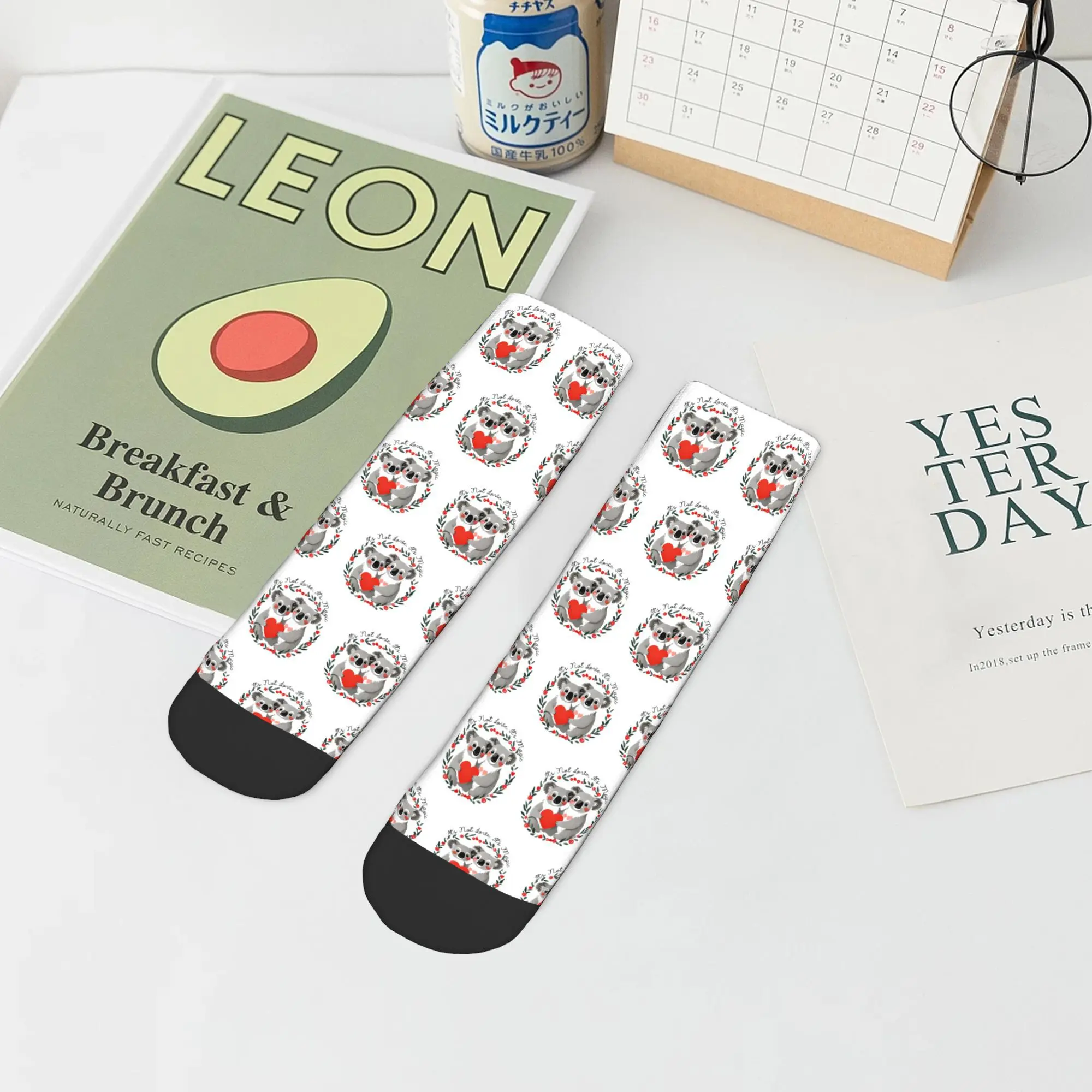 Quirky San Valentino Merch Love Redefined Koala Bear Calzini Harajuku Calze per tutte le stagioni Accessori per regali unisex