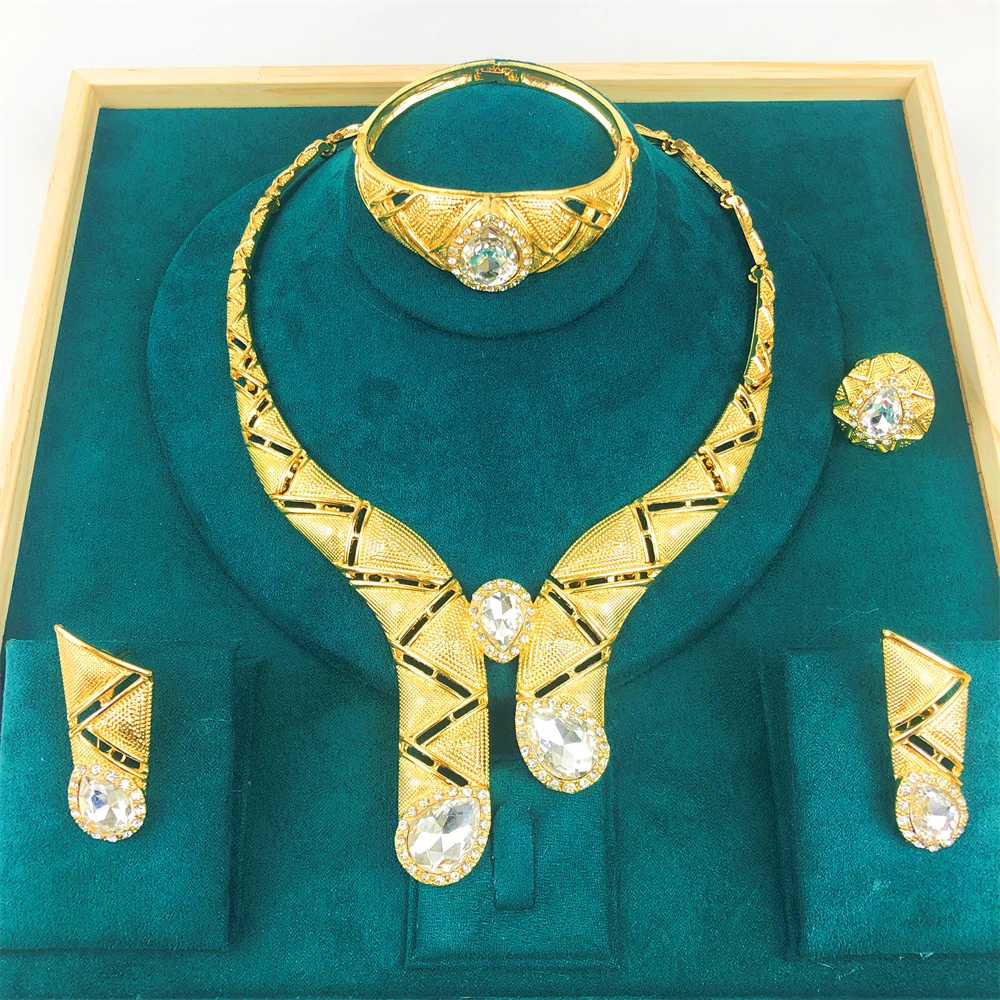 

Fashion Woman Jewelry Set Dubai Gold Plated Personality Necklace Hollow Layer Design Suitable For Daily Wear Banquet Gifts