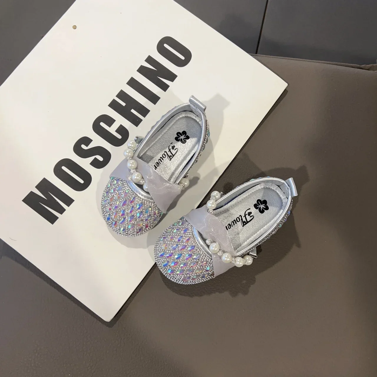 

Children Flats Shiny Crystal 2025 New Fashion Girls Dance Performance Shoes Sweet Beading Kids Princess Shoes Non-slip Elegant