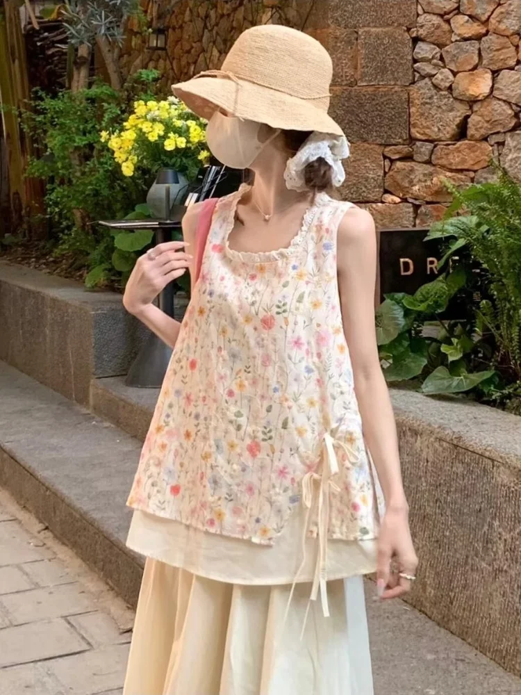 

Korobov Sweet Summer Flower Print Fake Two Piece Square Neck Embroidery Loose Tanks & Camis