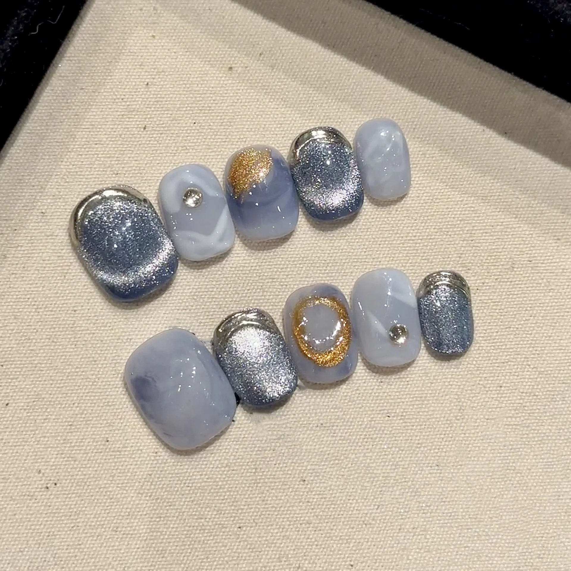 

10Pcs Handmade Press on Nails Full Cover Blue Smudge Short Round False Nails Cat's Eye Rhinestone Manicure Detachable Nails Tips