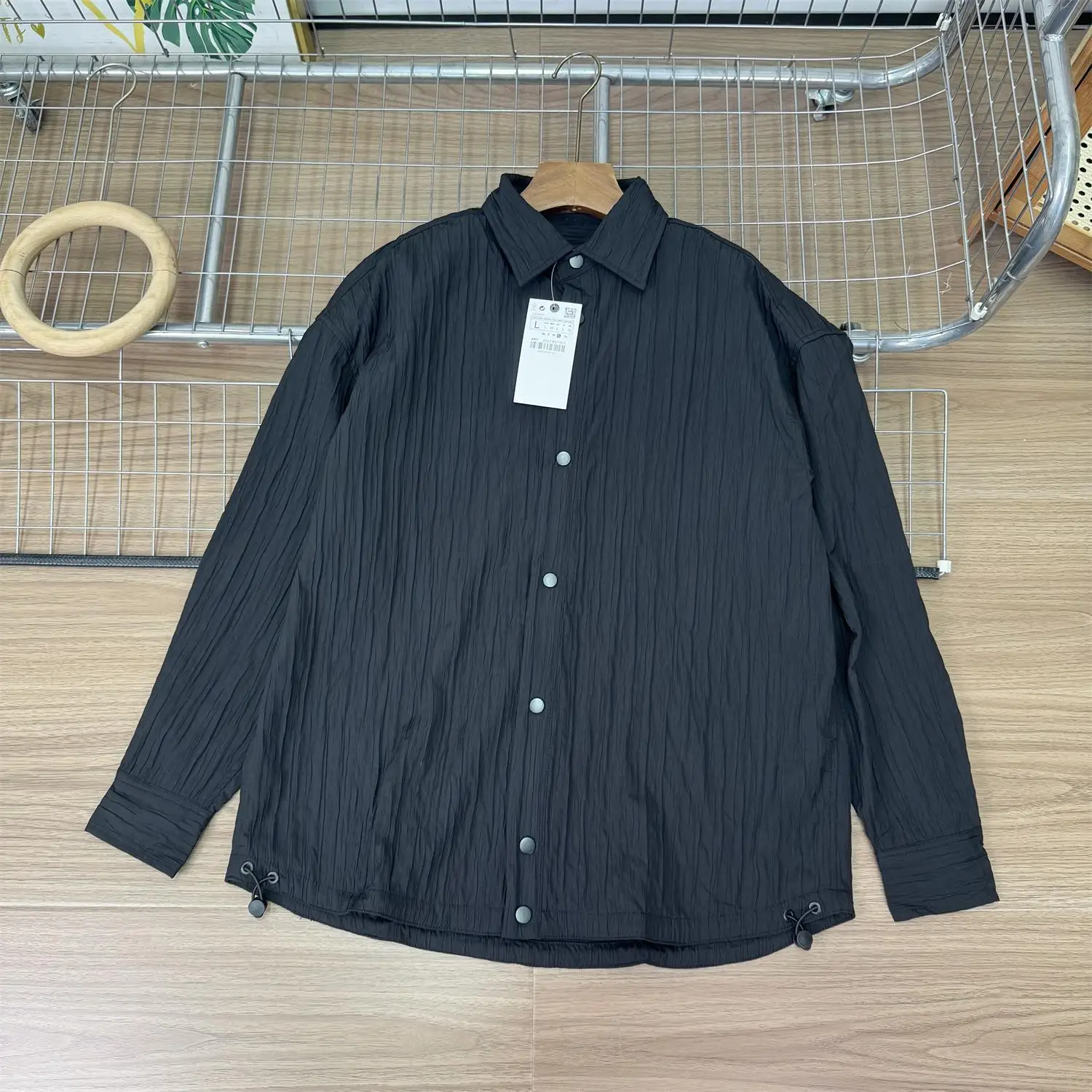 

Мужская модная повседневная рубашка WMXZ Весна 2026 с длинным рукавом, плиссированная, однотонная, универсальная, с декоративными пуговицами и отложным воротником