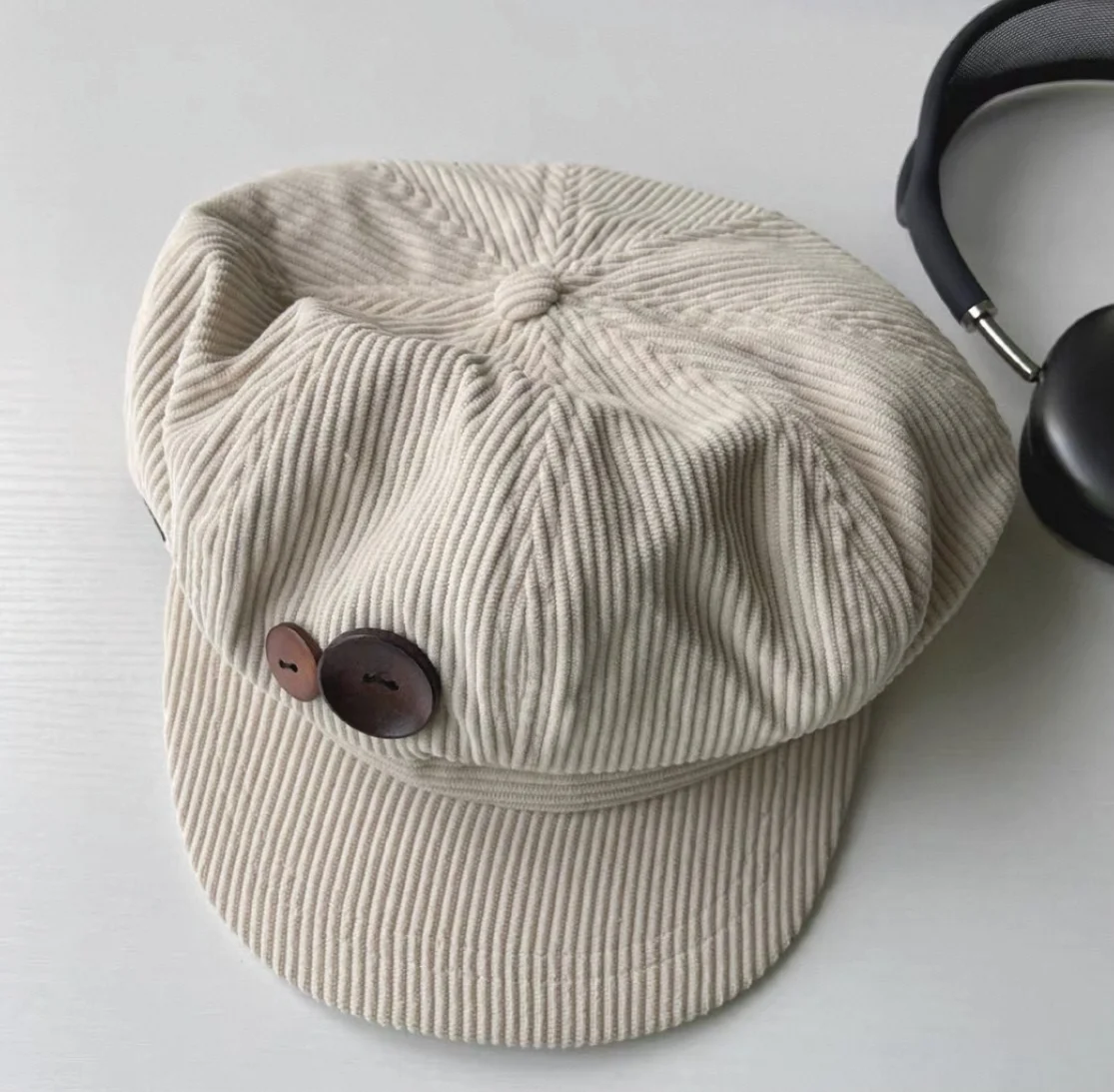 قبعة Instagram المؤثرة للسيدات صيفية رفيعة بتصميم بريطاني قديم باللون الأسود، وقبعة برعم صغيرة ملفتة للنظر