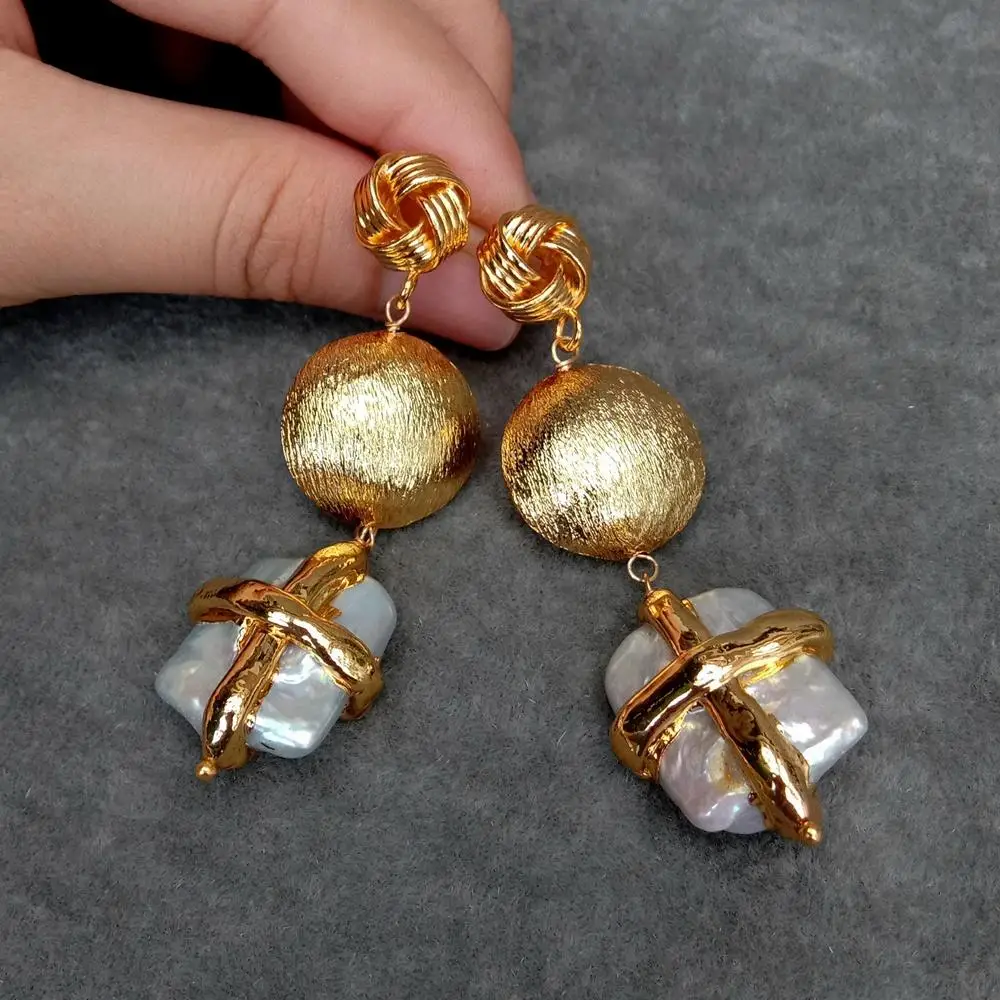 

KKGEM 20mm Brushed coin bead 21x26mm Natural White Rectangle keshi Pearl Shape dangle stud Earrings gold plated Jewelry Gifts