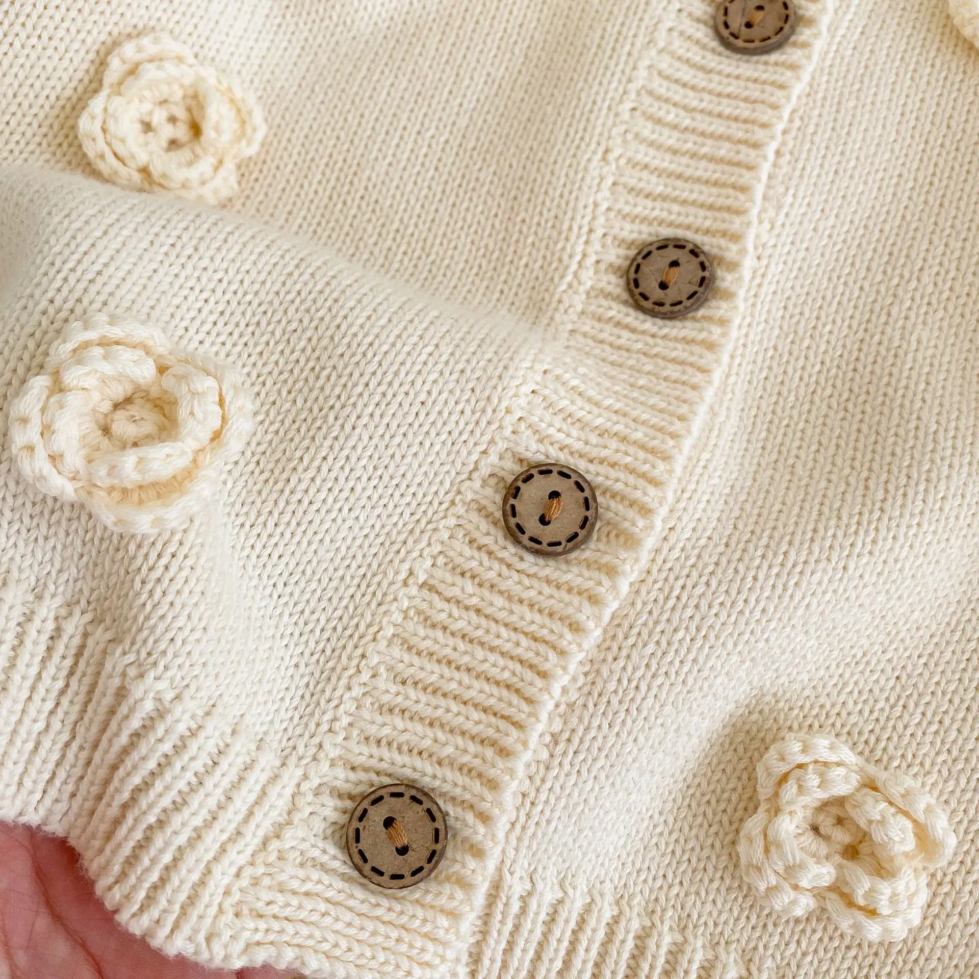 2024 Spring Infant and Toddler 0-3 Year Old Girl Handmade Flower Knitted Cotton Coat Round Neck Sweater Cardigan Baby Clothes