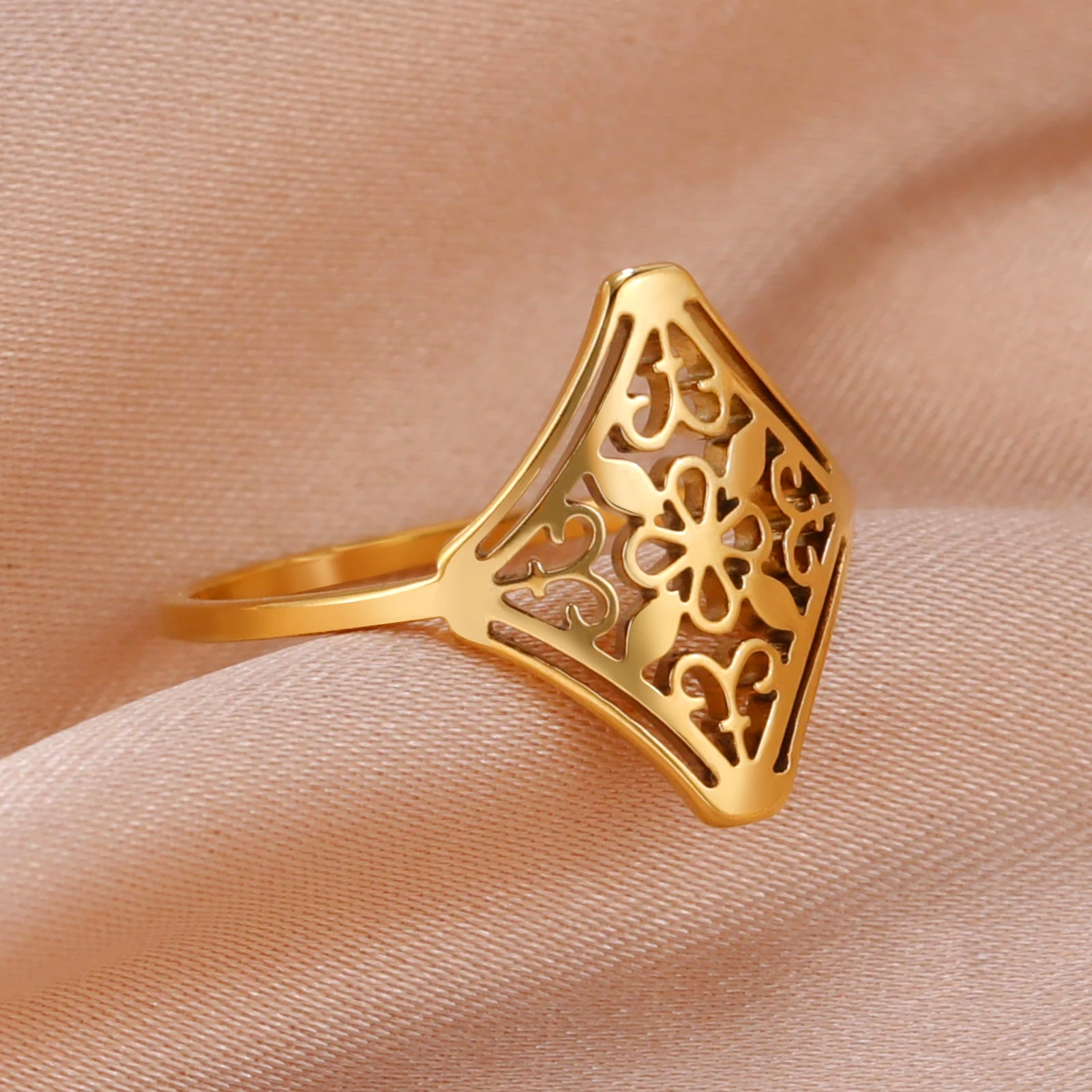 Skyrim Vintage Quadratischer Filigran-Ring aus Edelstahl für Damen, Eleganter Bohemian-Stil, Jubiläums-Gedenk-Schmuckgeschenk