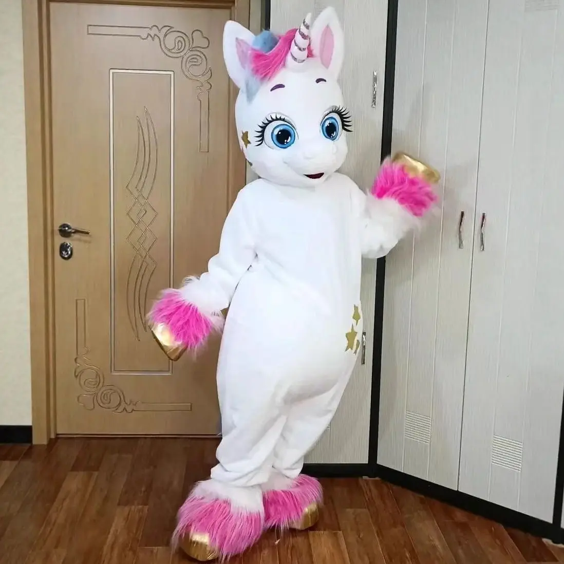 Hochwertiges Regenbogen-Einhorn-Maskottchen-Kostüm Weißes Pferd Cosplay-Anzug Erwachsenen-Rollenspiel Party Cartoon Halloween Werbe-Kostüm