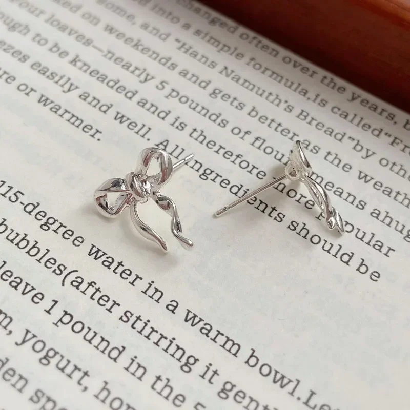 Vintage Metal Bowknot Earrings For Women Sweet Elegant Silver Color Bow Women\'s Stud Earring Christmas Ear Piercing Jewelry