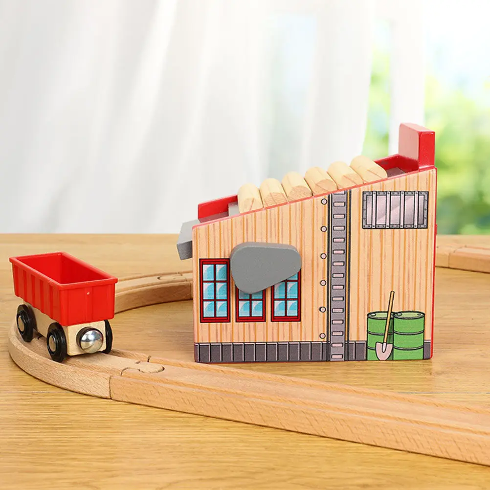 

1 комплект деревянных игрушечных поездов с мягкой поверхностью, без острых краев, безопасен для младенцев и малышей, компактный, складной, легко хранить и переносить.