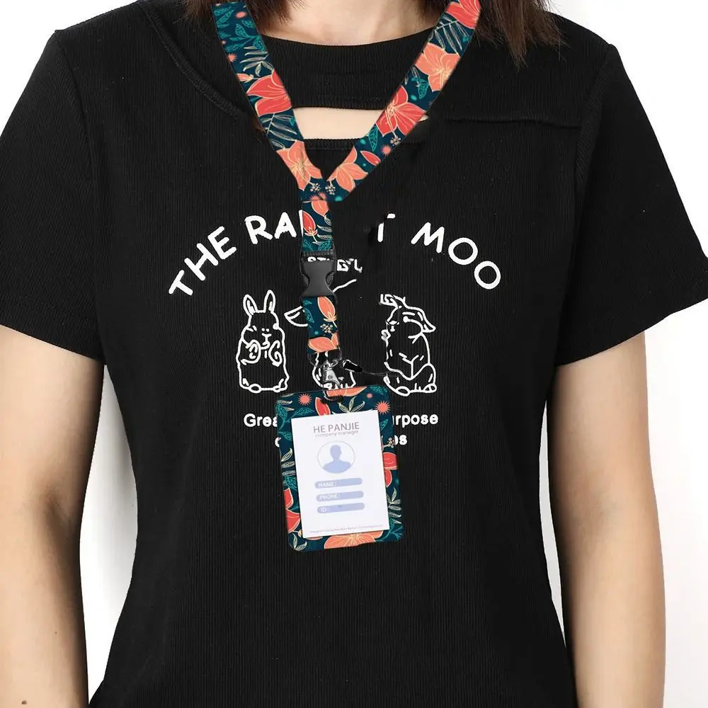 حامل بطاقات العمل القابل للدوران 360 درجة، حزام قلادة 5 ألوان، حامل شارة مطبوع على شكل زهرة عمودية