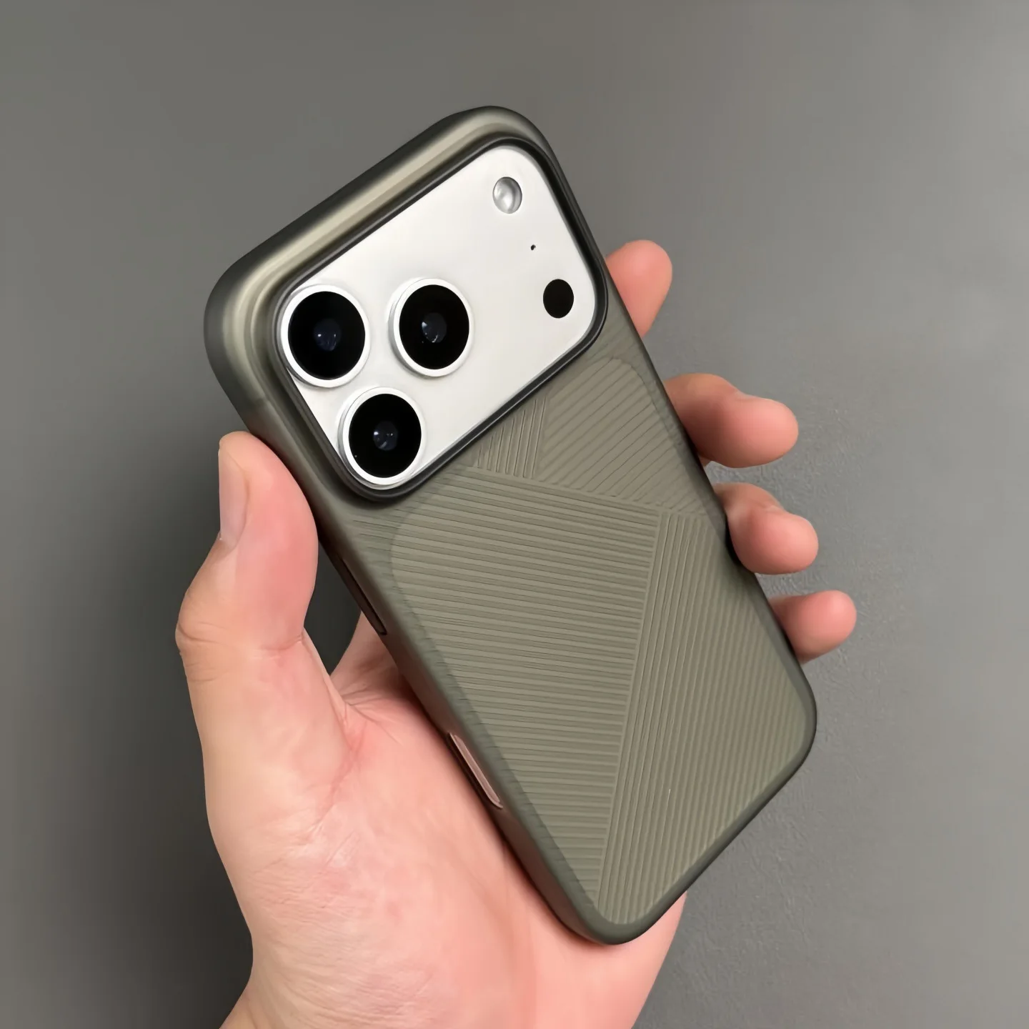 Luxuriöse matte, ultradünne Hülle mit geometrischer Textur für iPhone 17, 16, 15, 14 Pro Max, 17 Air – stoßfeste, durchscheinende Panzerhülle für Herren – Detail 4