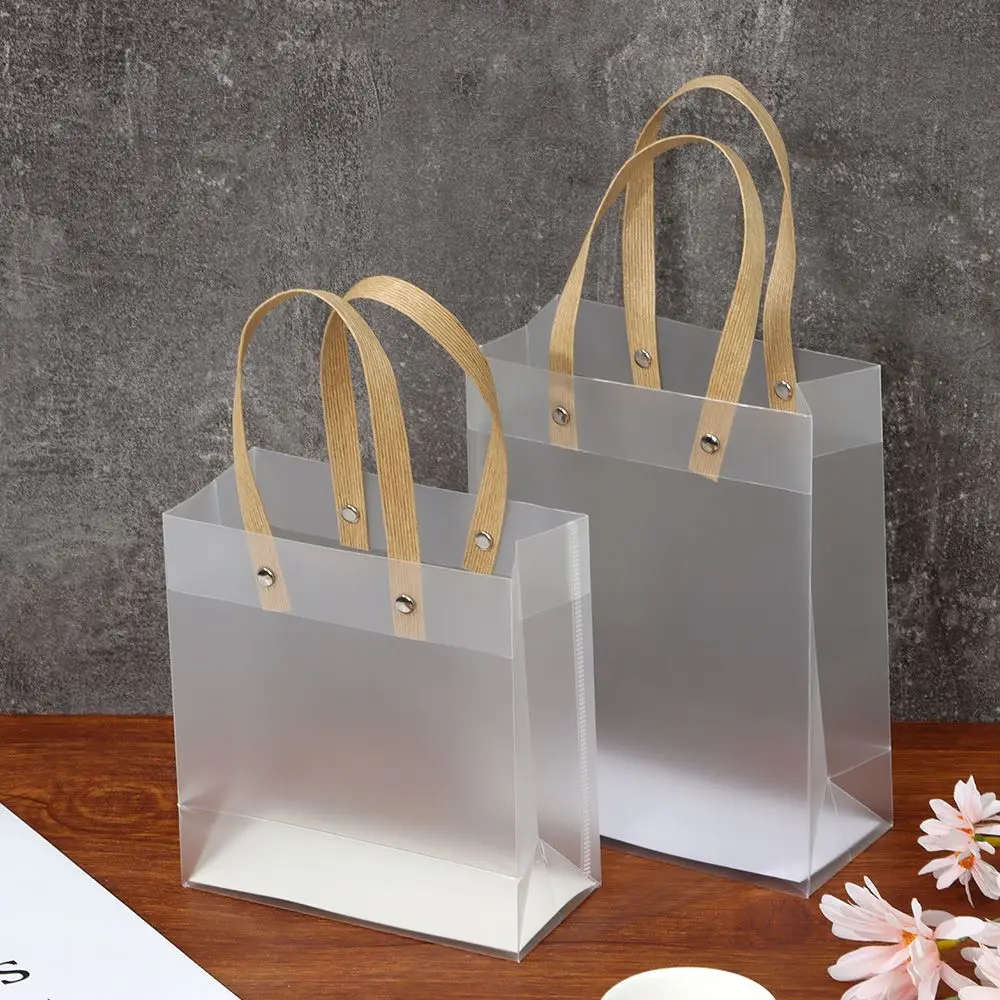 Tote traslucido sacchetti in PP smerigliato sacchetti regalo in plastica con manici forniture per decorazioni per sacchetti di gioielli di caramelle