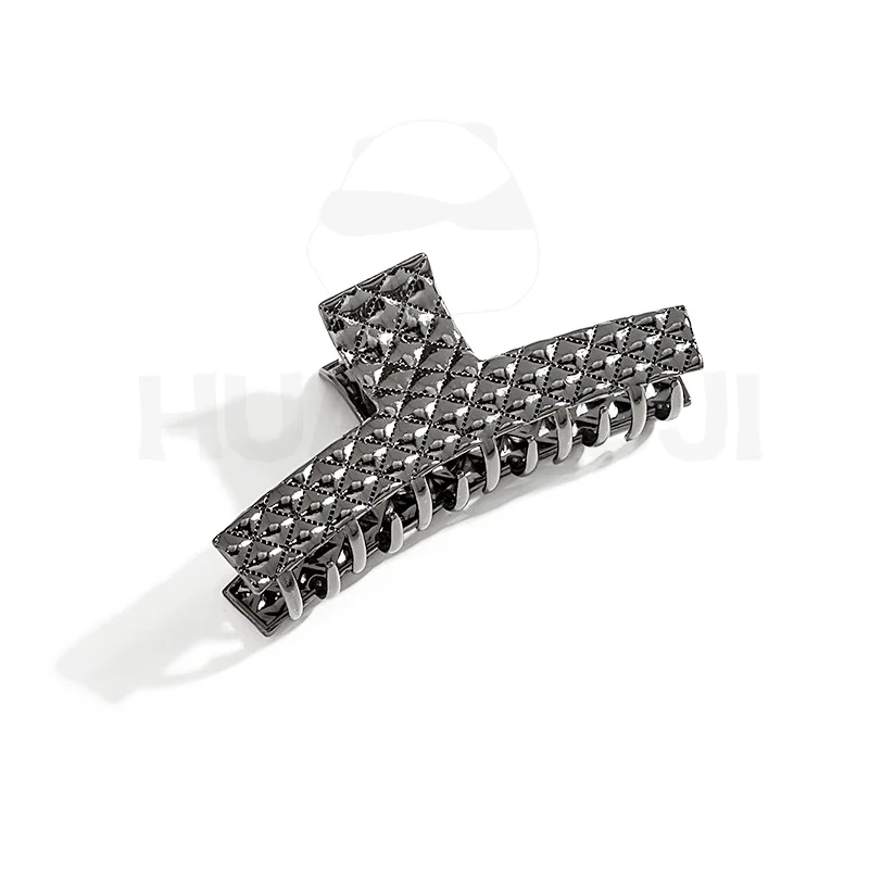 Fashion Glossy Metal Striped Hair Claw For Women Girls Medium Checkered Geometric Hair Clip