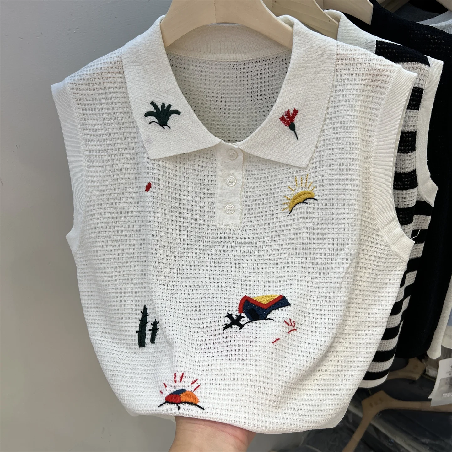 

Женская летняя новая свободная трикотажная футболка с вышивкой irt без свека с отложным воротником в Корейском стиле с тонким растительным цветочным принтом