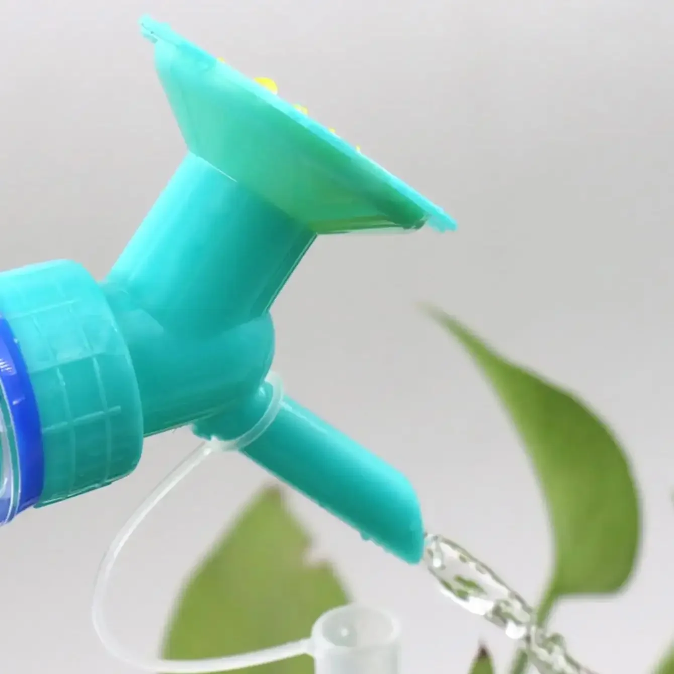 1PC - Two in one plastic water tank, garden household dual nozzle gardening tool, used for watering indoor and outdoor plants