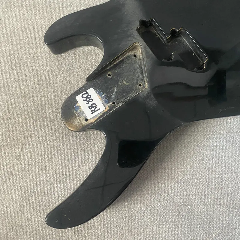 

KB882 Right-Hand PB Электрогитара Бас Корпус 4-струнная черная краска из цельного дерева DIY Запасные части Комплект для ремонта царапин
