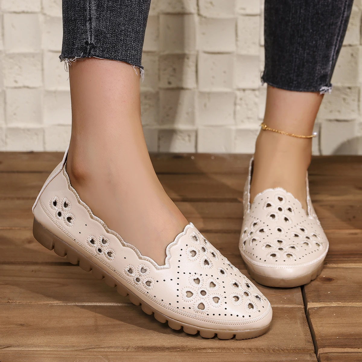 

2025 New Women Flat Loafers Shoes Soft Leather Round Toe Flat Shoes Woman Summer Lady Hollow Out Women Shoes Zapatos De Mujer