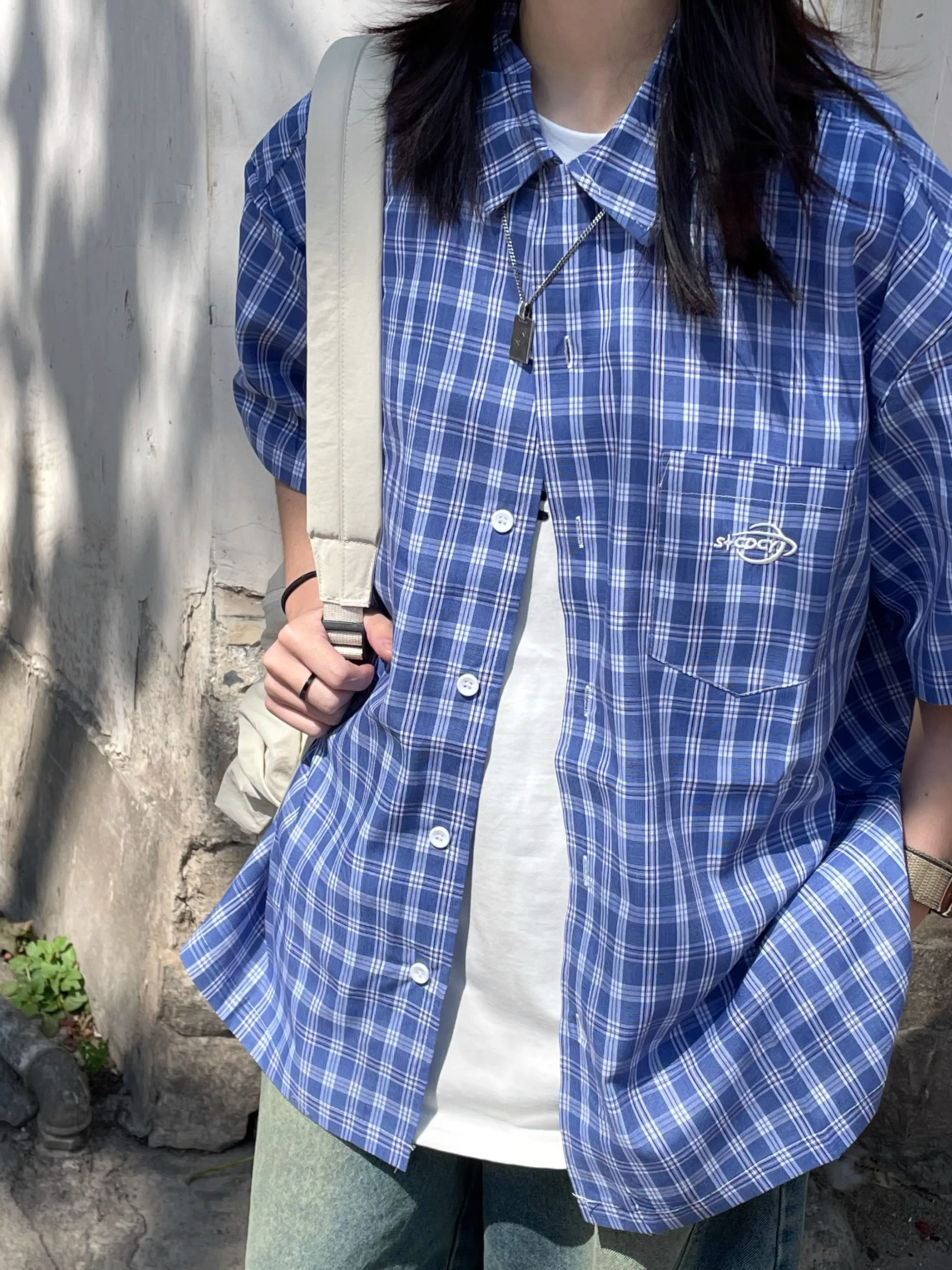 

Легкая летняя мужская футболка в клетку с вышивкой, универсальная, свободного кроя, нейтральный стиль, дышащая...